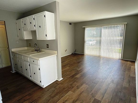 4th image of 966 Bloomfield Village Blvd APT A