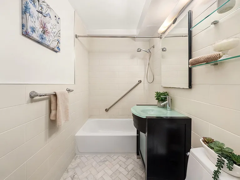 233 E 70th St #8T — Photo 8