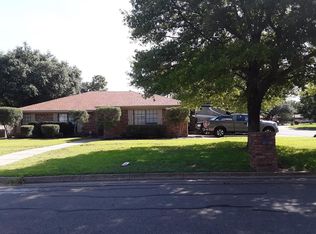 725 NW Douglas St, Burleson, TX 76028