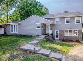 3010 Bowling St SW, Cedar Rapids, IA 52404