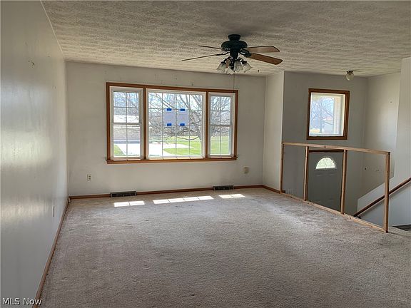 4th image of 1431 Mishler St NE
