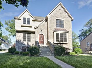 318 S Park St, Westmont, IL