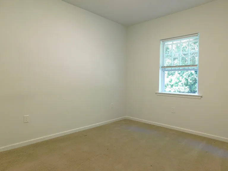 2321 Linford St #201 — Photo 4