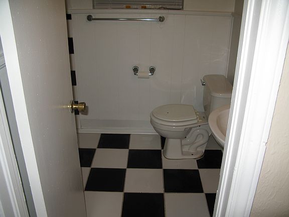 5th image of 1013 SW 67th St