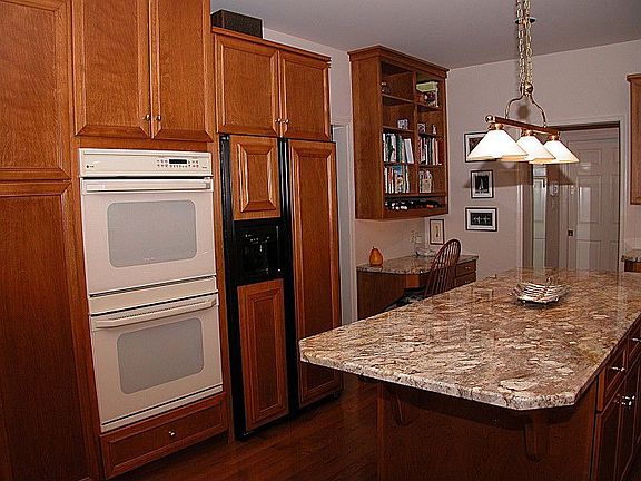 5th image of 28 Lauren Ln