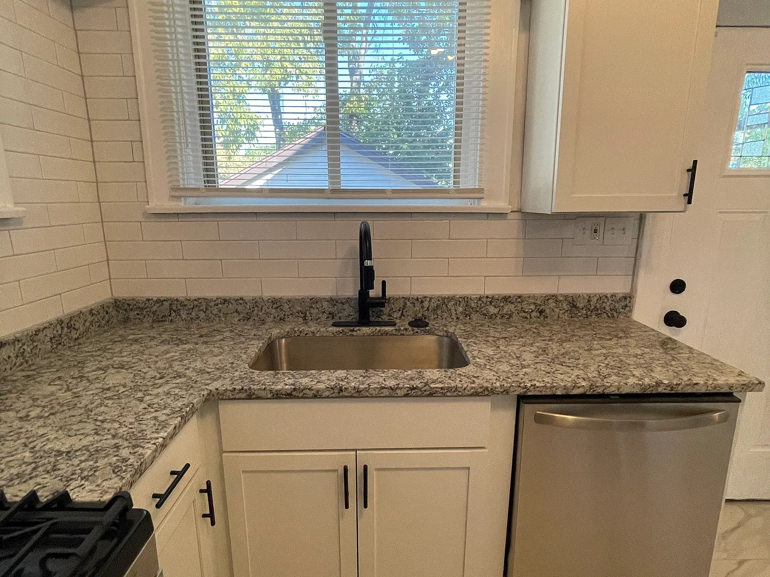 3 bed, 1293 sqft, $2,000 — Photo 3