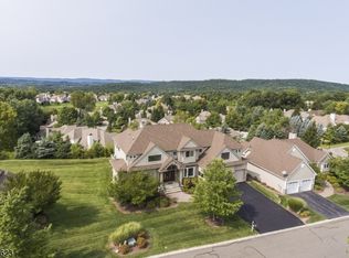 4 White Oak Ct, Hamburg, NJ 07419