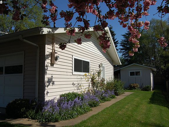 3rd image of 2407 NE 100th St