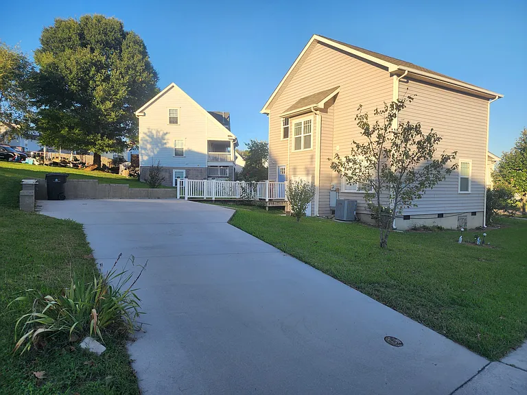1743 Moses Ave — Photo 16