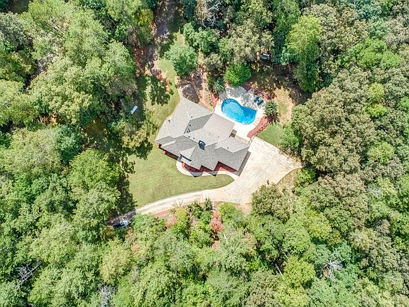 3rd image of 548 Helens Dr