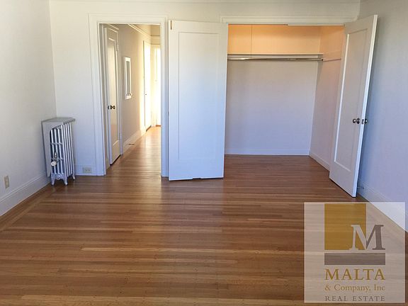 Lvr with Large Walk-in Closet