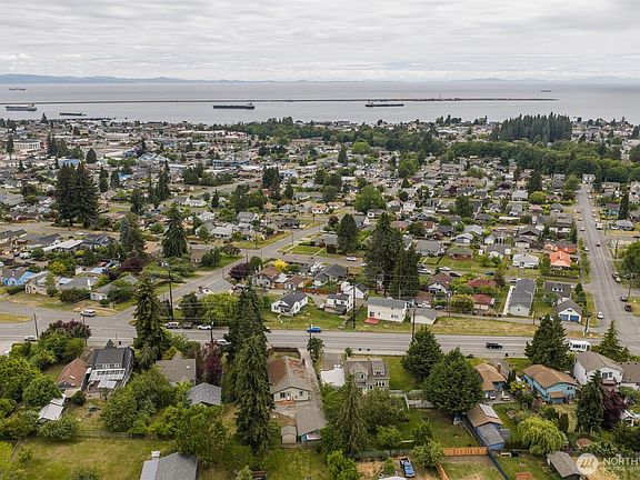 2nd image of 616 E Lauridsen Boulevard