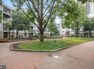 5575 Seminary Rd APT 104, Falls Church, VA 22041