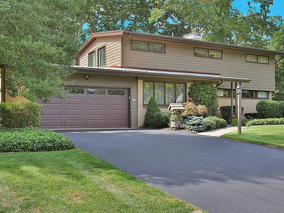 2nd image of 869 Ocean View Dr