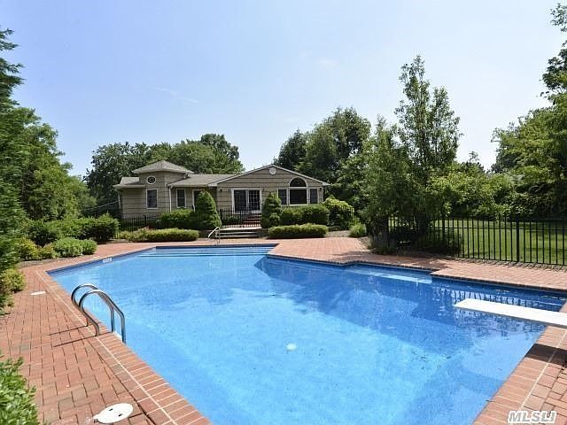 1st image of 5 Storyland Ln