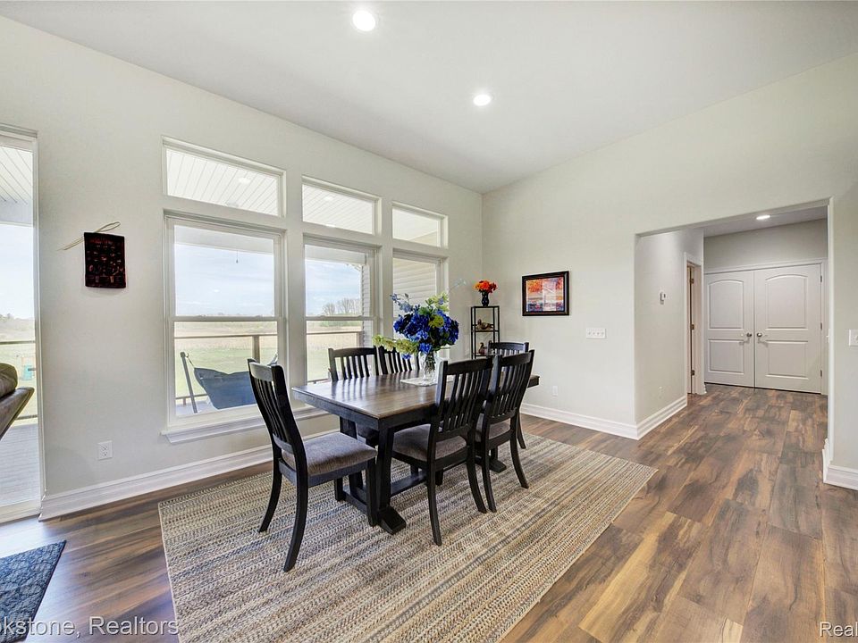 1266 Christine Dr, photo 12