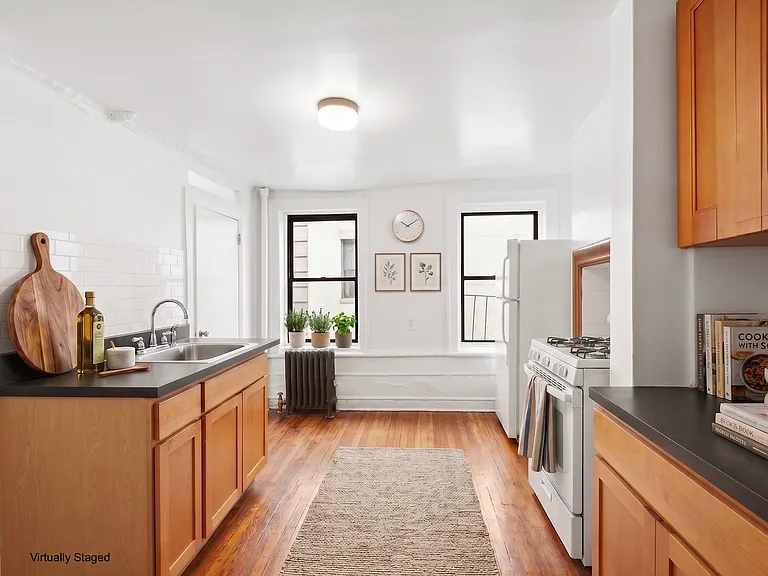 464 W 25th St #3 — Photo 7