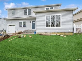 67 Florence Dr, Syosset, NY 11791