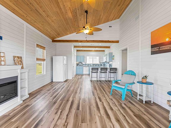 5th image of 403 Beachfront Dr
