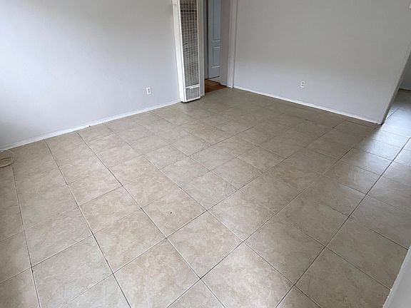 4th image of 903 Cerritos Ave