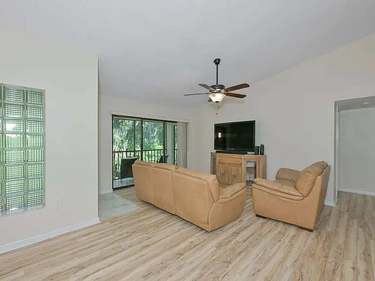 3301 Crystal Ct E #O — Photo 9