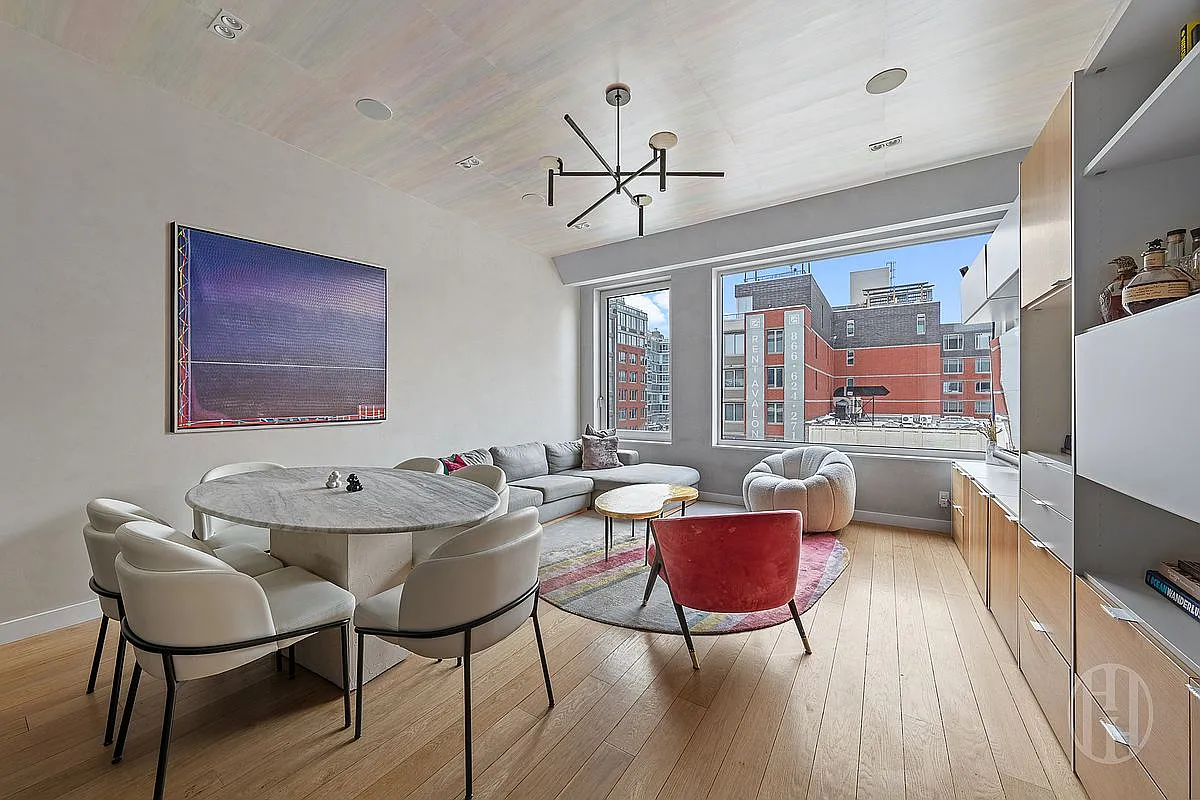 32 1st St #4D photo 1