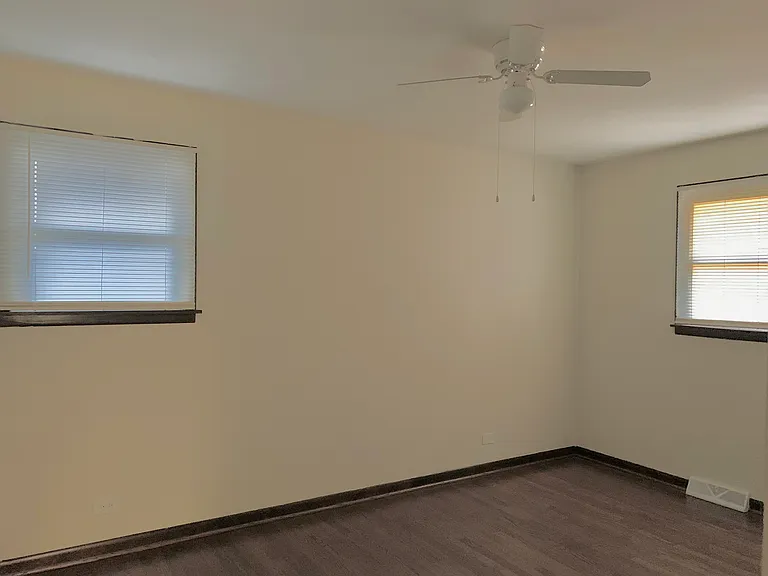 1000 E Irving Park Rd — Photo 12