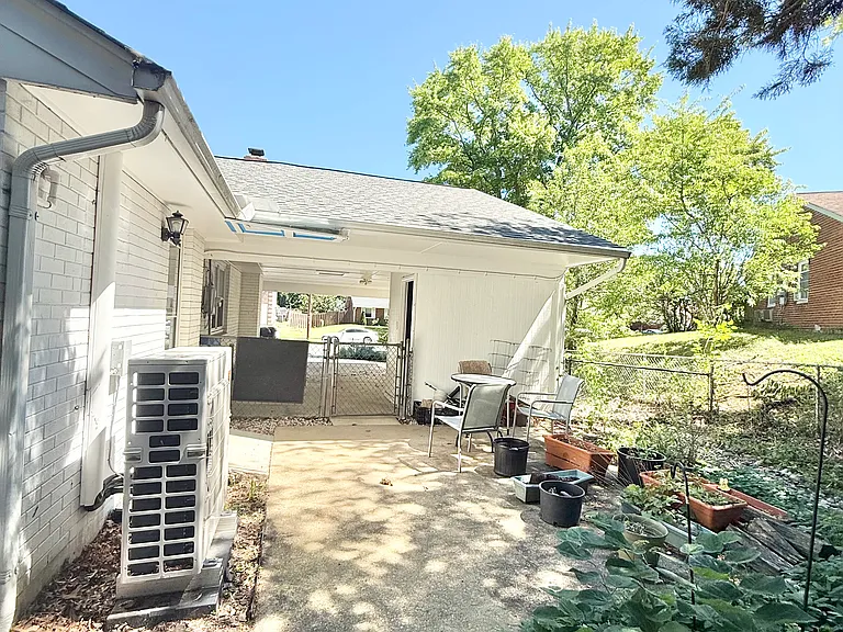 6219 Yellowstone Dr — Photo 25