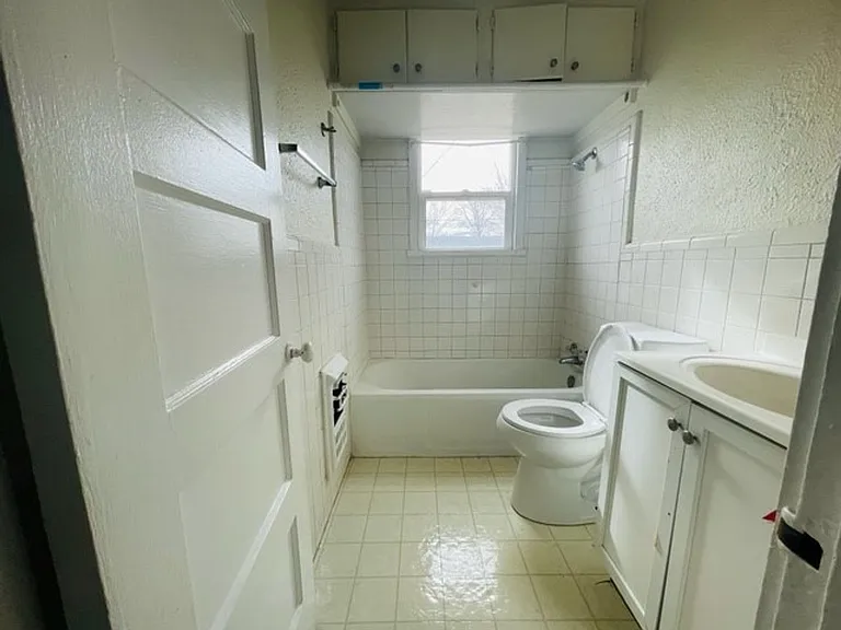 1002 W Deming St — Photo 8