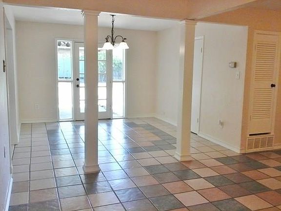 5th image of 828 Bridle Ave