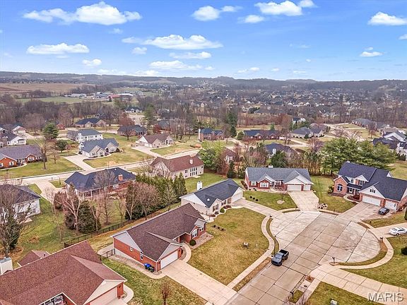 4th image of 14 Christina Ct