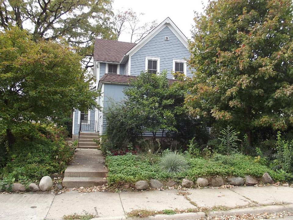 1st image of 2620 36th Ave S