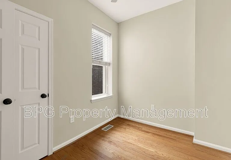 1027 7th St NE — Photo 17
