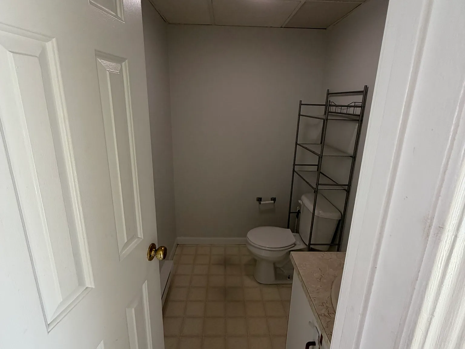 3 bed, 1.5 bath, 1200 sqft, $1,250 — Photo 2