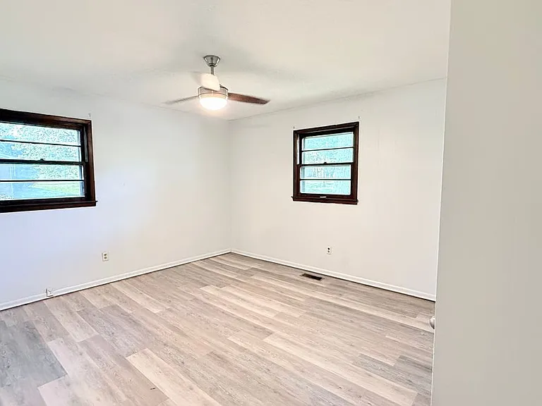 365 Stacy Rd — Photo 11