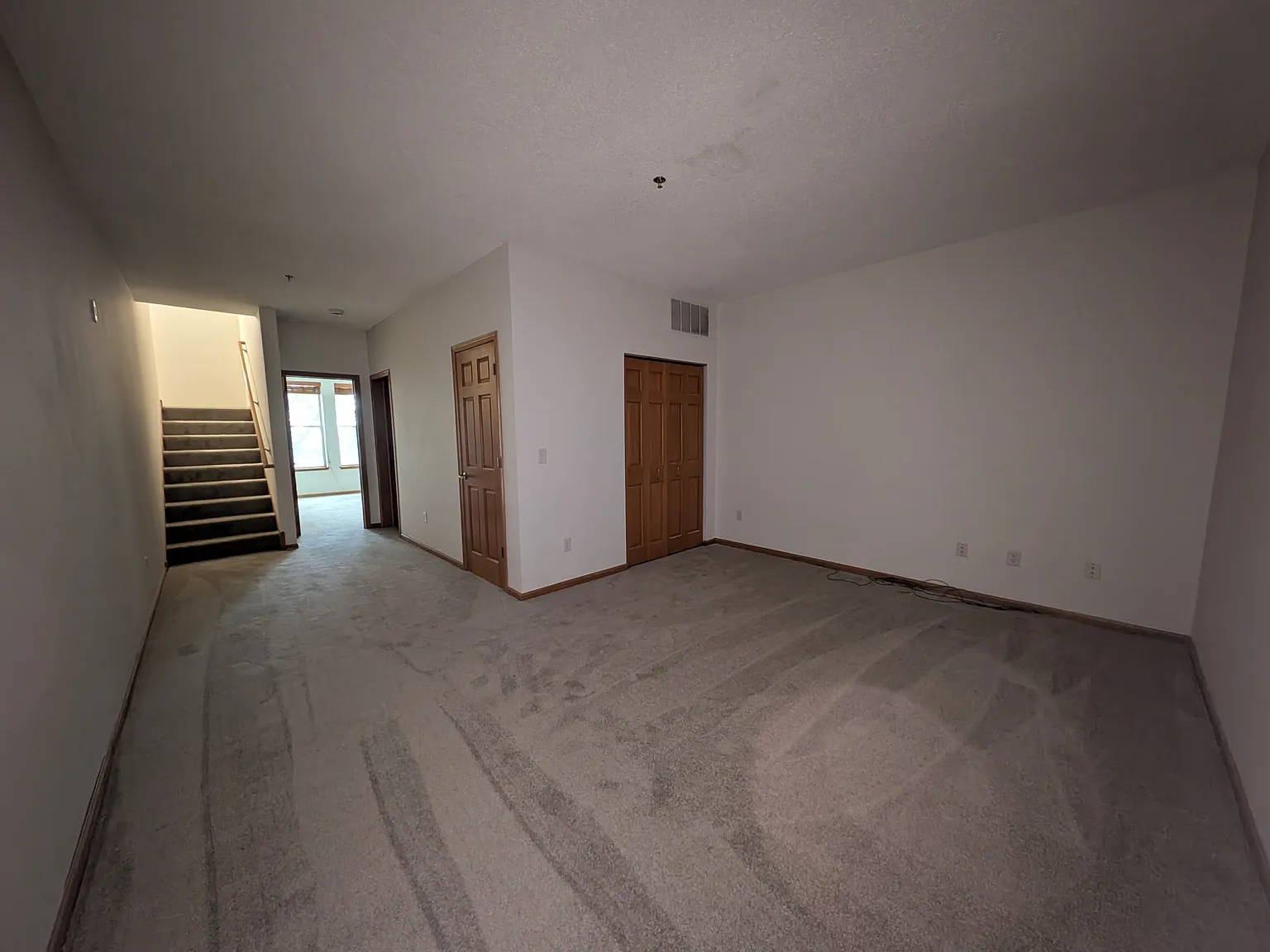 2 bed, 1729 sqft, $2,400 — Photo 2
