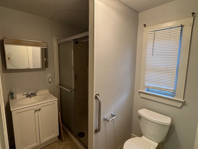 729 Center St #2 — Photo 6