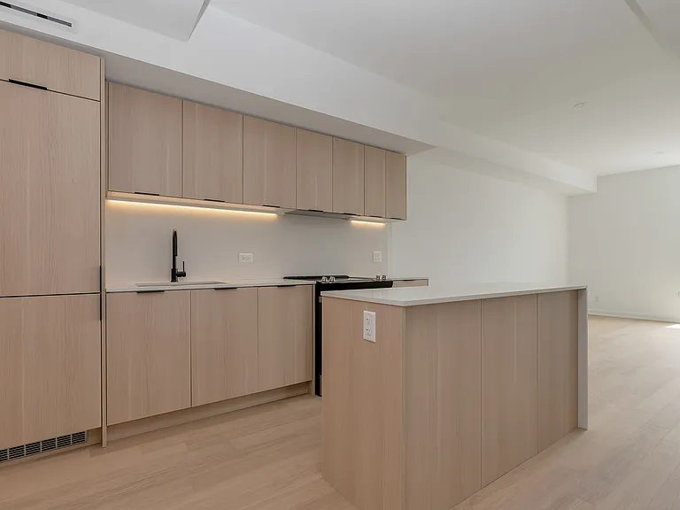 31 Huron St — Photo 16