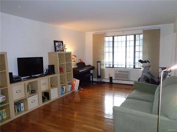 3rd image of 13 Foxwood Dr APT 2