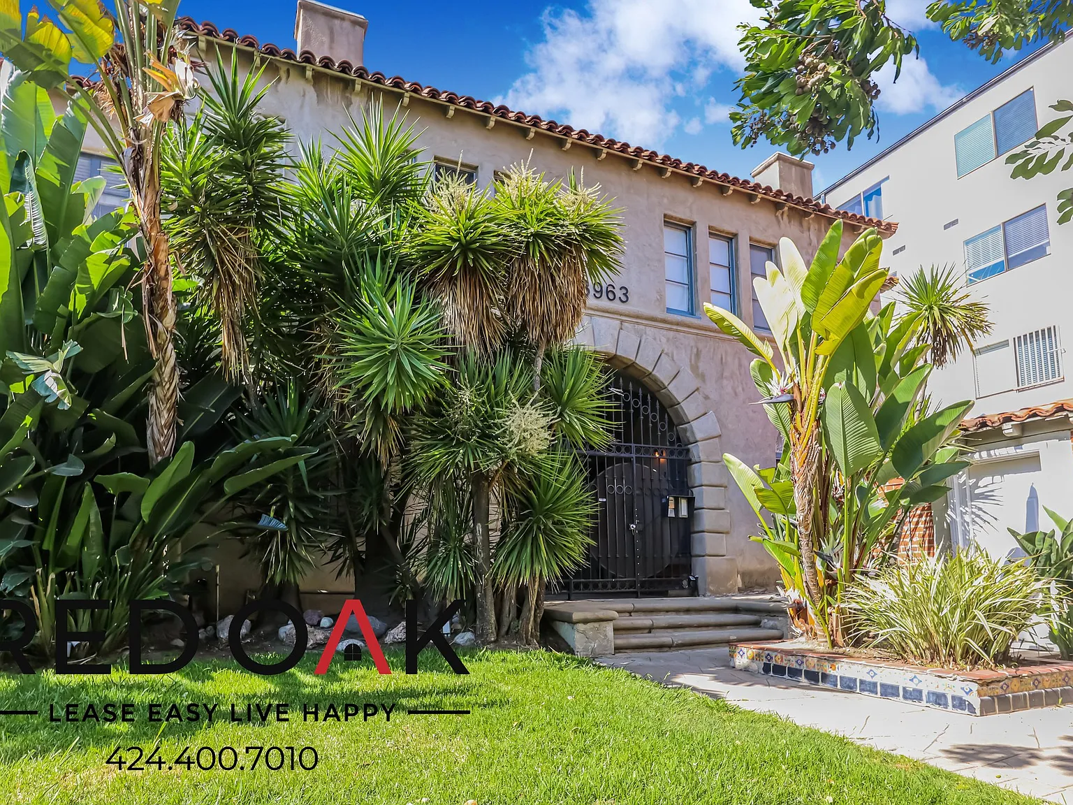 Light-filled Studio with Fireplace and High Ceilings ~ In Koreatown! — Photo 4