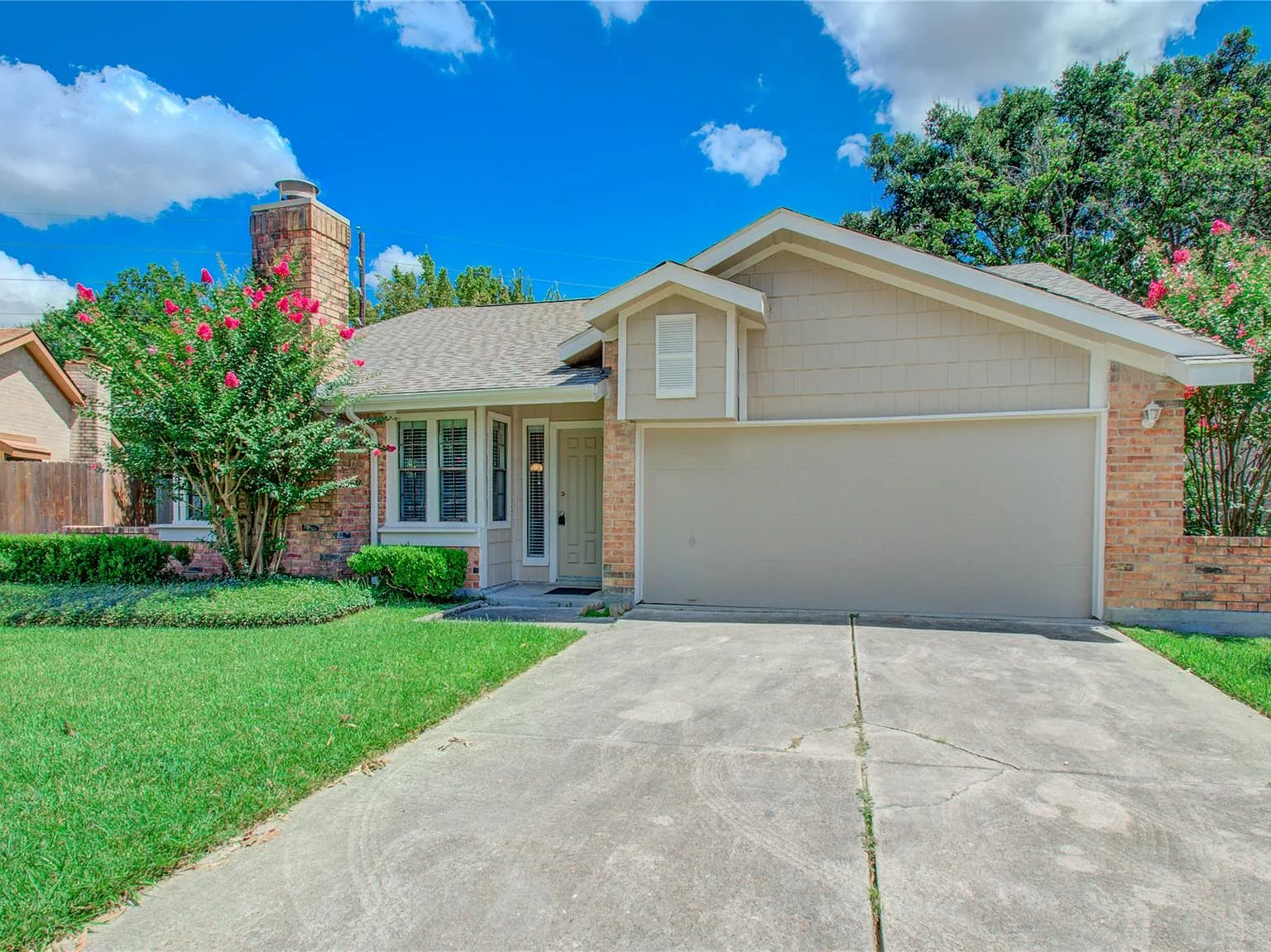 4 bed, 2.0 bath, 2100 sqft, $1,900 — Photo 1