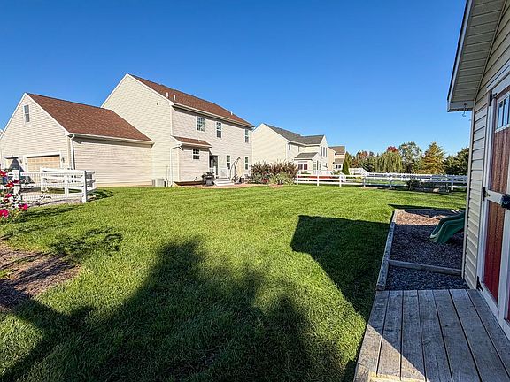 3rd image of 104 Wedge Ct