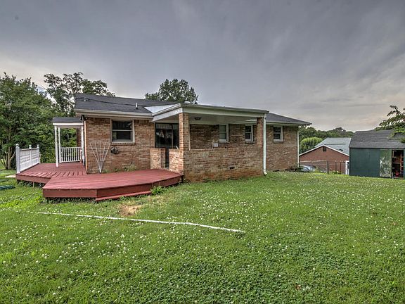 4th image of 817 Clearwater Ave