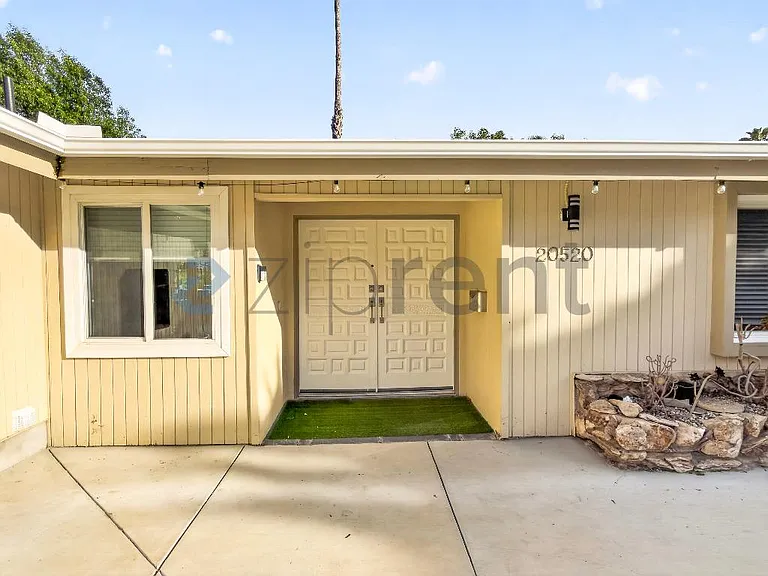 20520 Rhoda St #1 — Photo 4