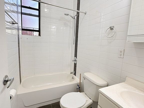 4th image of 8630 23rd Ave #1H