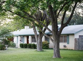 920 E Nopal St, Knippa, TX 78801