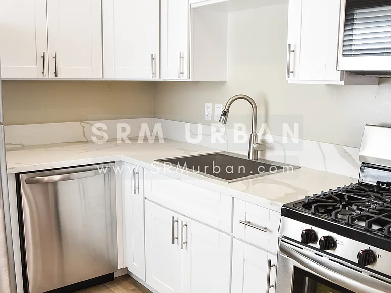 438 W Date St #1 — Photo 7