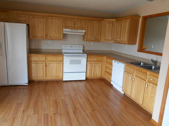 3rd image of 706 Meadowood Dr