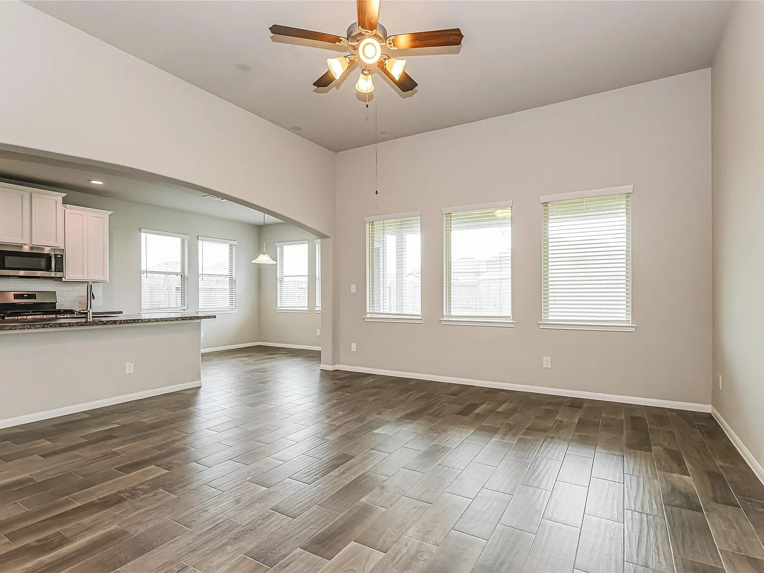 3 bed, 2.0 bath, 2075 sqft, $2,050 — Photo 4