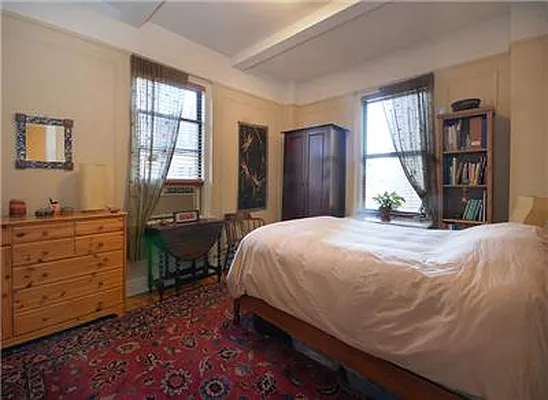 Sold by Warburg | media 4